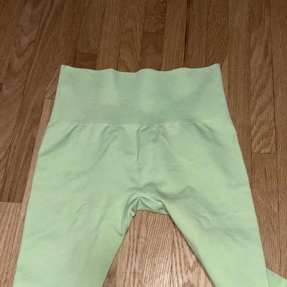 TnaBODY Atmosphere Hi-Rise Legging - High-Waisted Seamless Ribbed Leggings - Picture 3 of 7